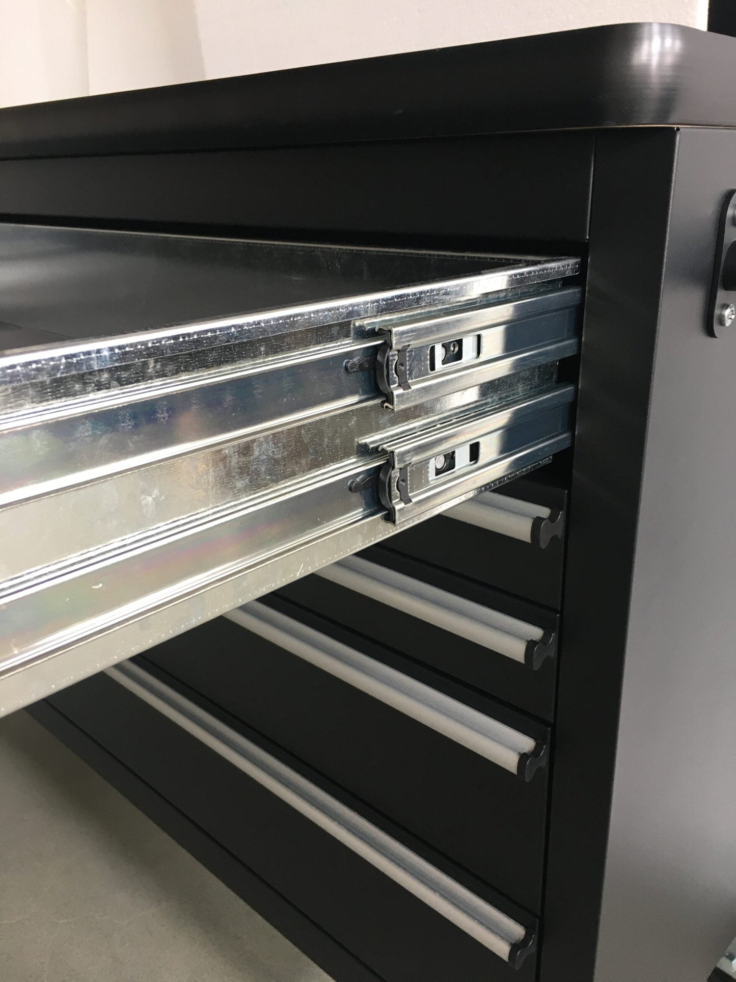 1.4M Steel Workbench, Mega Drawer Rolling Tool Chest