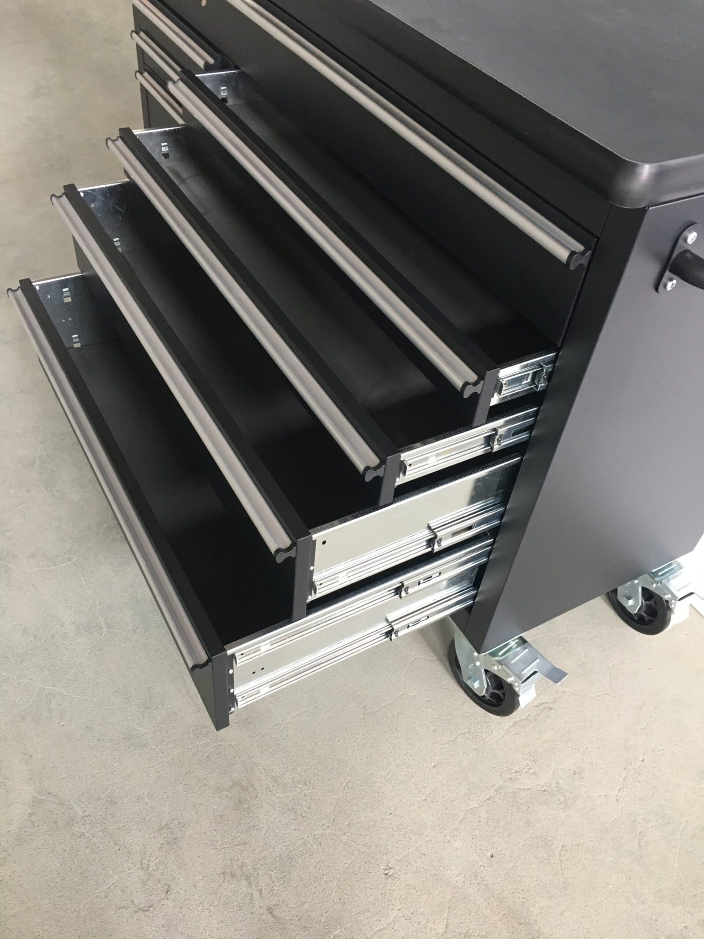 1.4M Steel Workbench, Mega Drawer Rolling Tool Chest