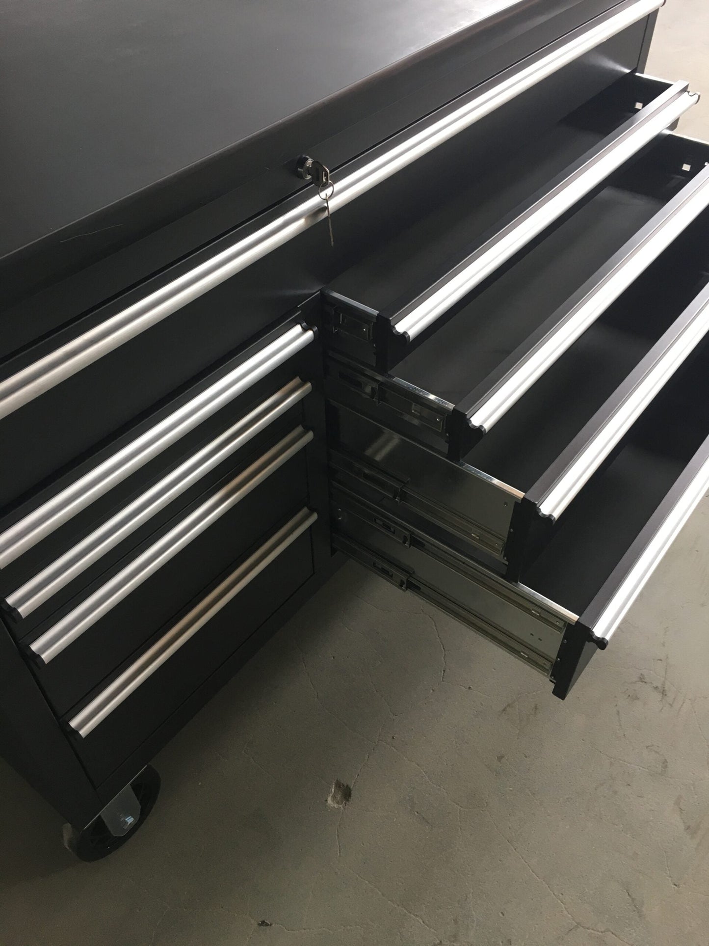 1.4M Steel Workbench, Mega Drawer Rolling Tool Chest